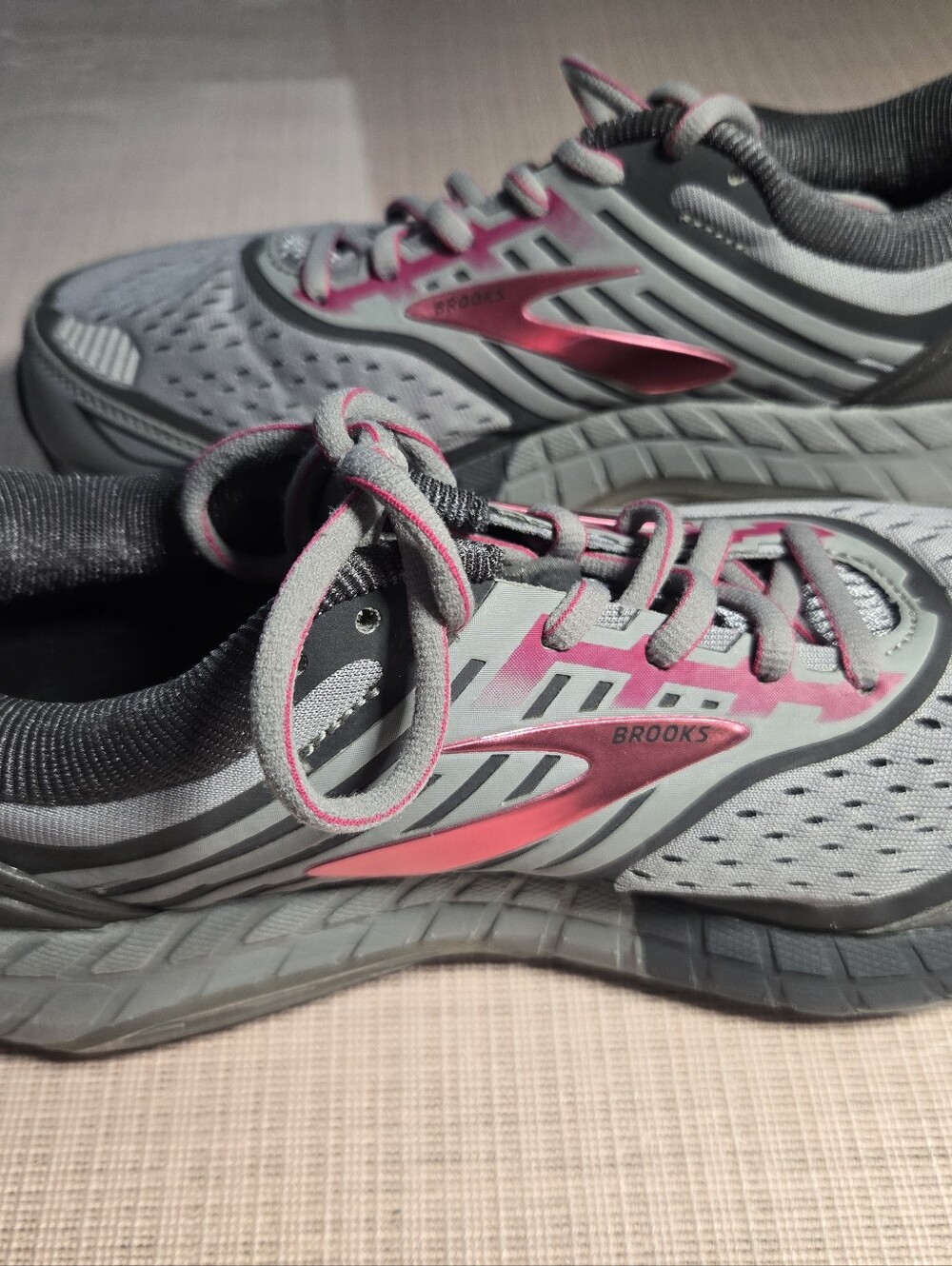 Brooks Gray and Pink Women's Running Shoes Size 9.5 Extra Wide